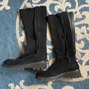 Women’s tall suede boots by Homers